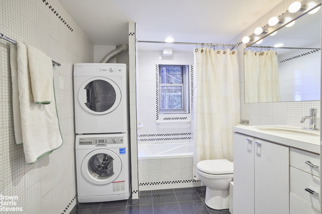 45 East 72nd Street, Unit 7B Manhattan, NY 10021 - Photo 8 of 11