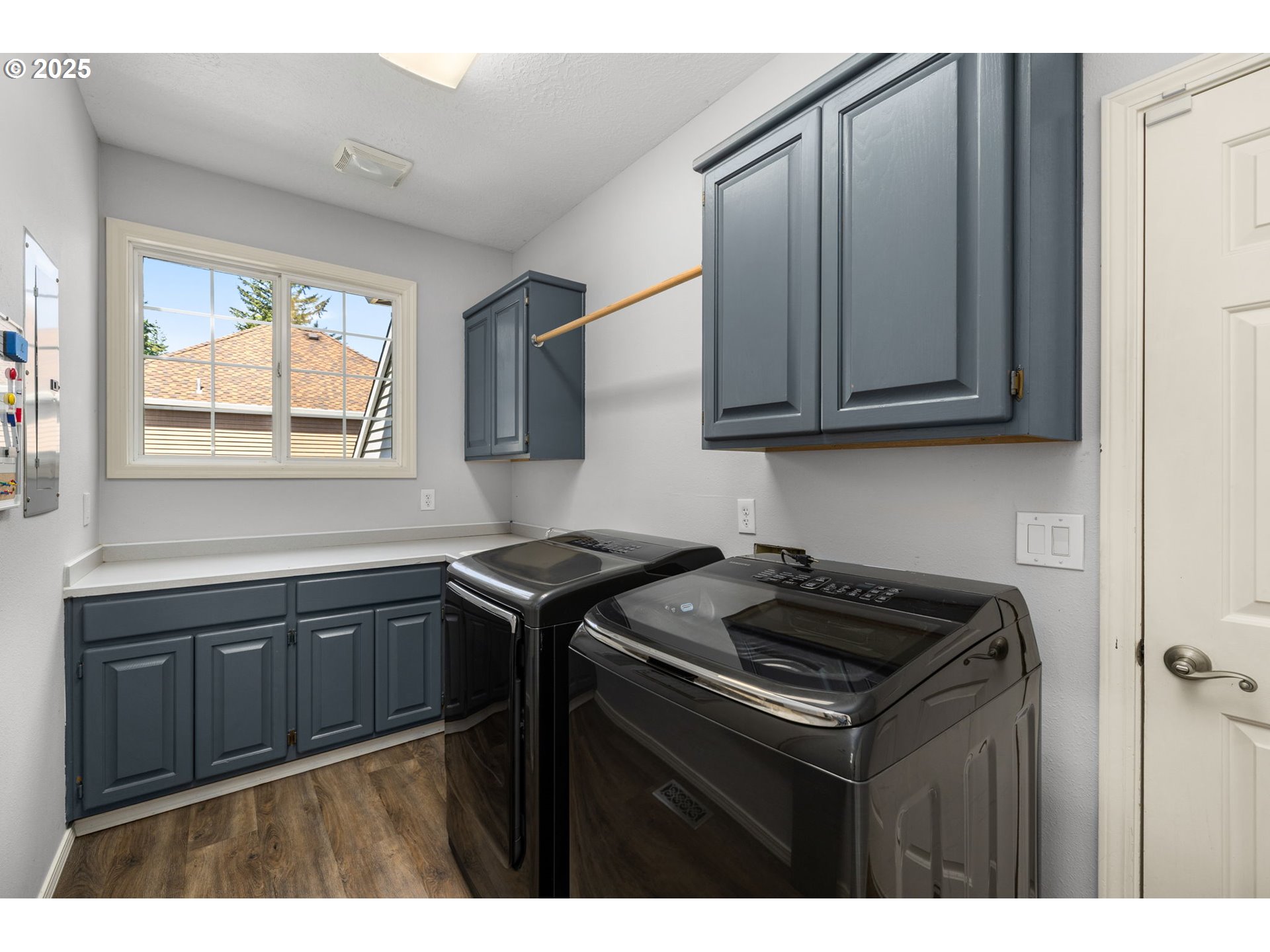 6783 Apollo Road West Linn, OR 97068 - Photo 14 of 42 a kitchen with granite countertop a sink stove and cabinets
