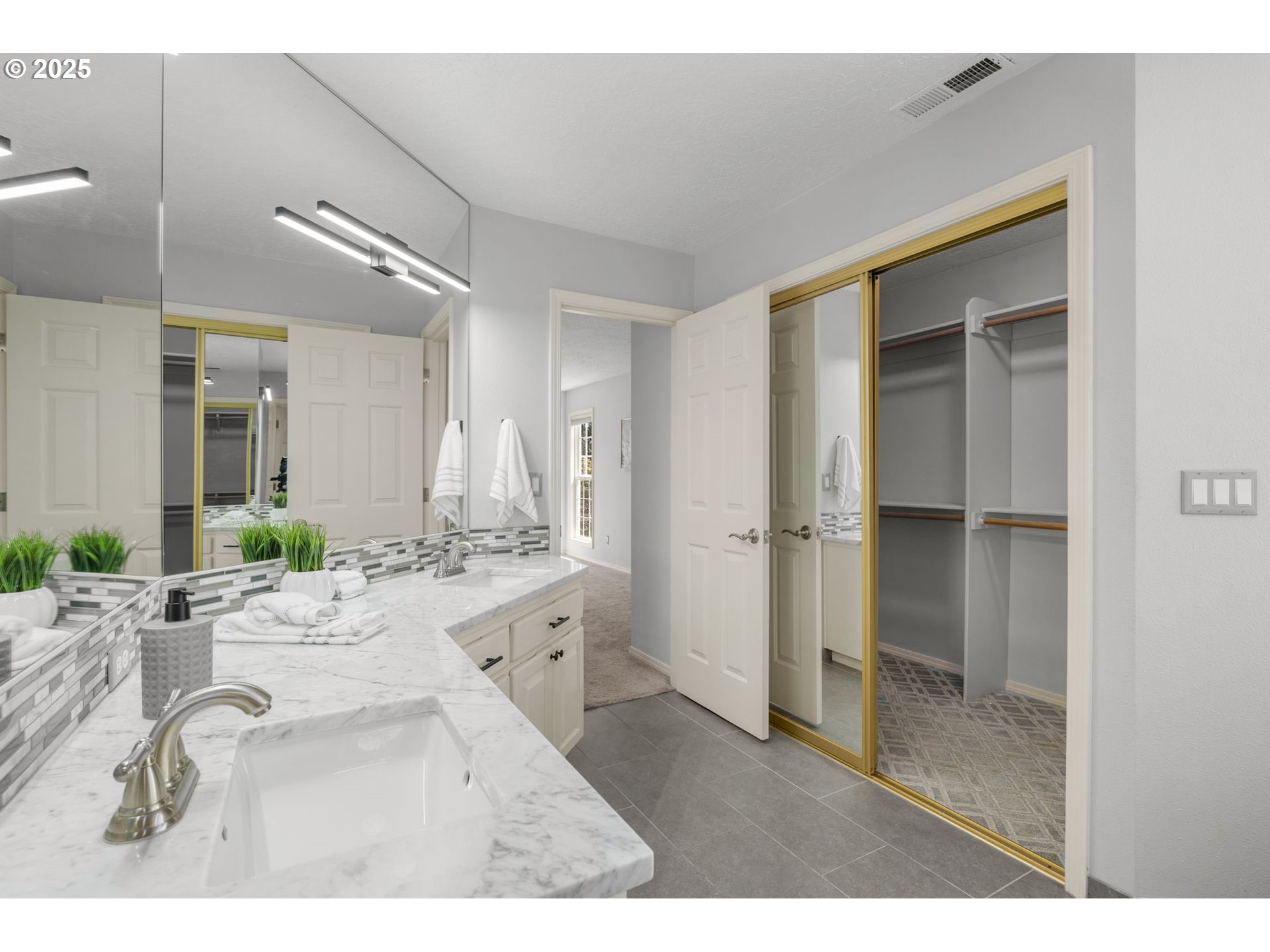 6783 Apollo Road West Linn, OR 97068 - Photo 20 of 42 a view of a hallway with bathroom and mirror