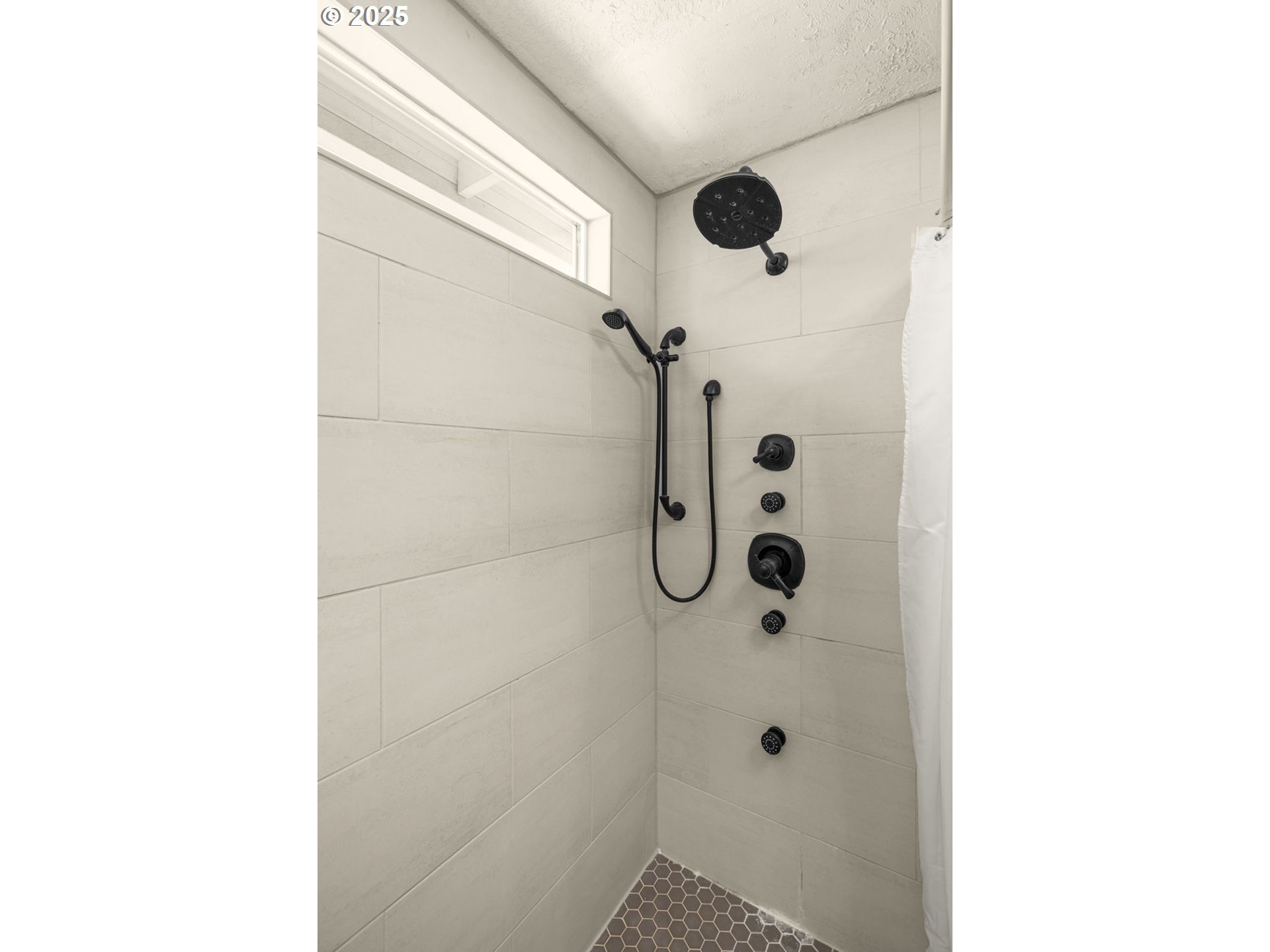 6783 Apollo Road West Linn, OR 97068 - Photo 28 of 42 a bathroom with a shower