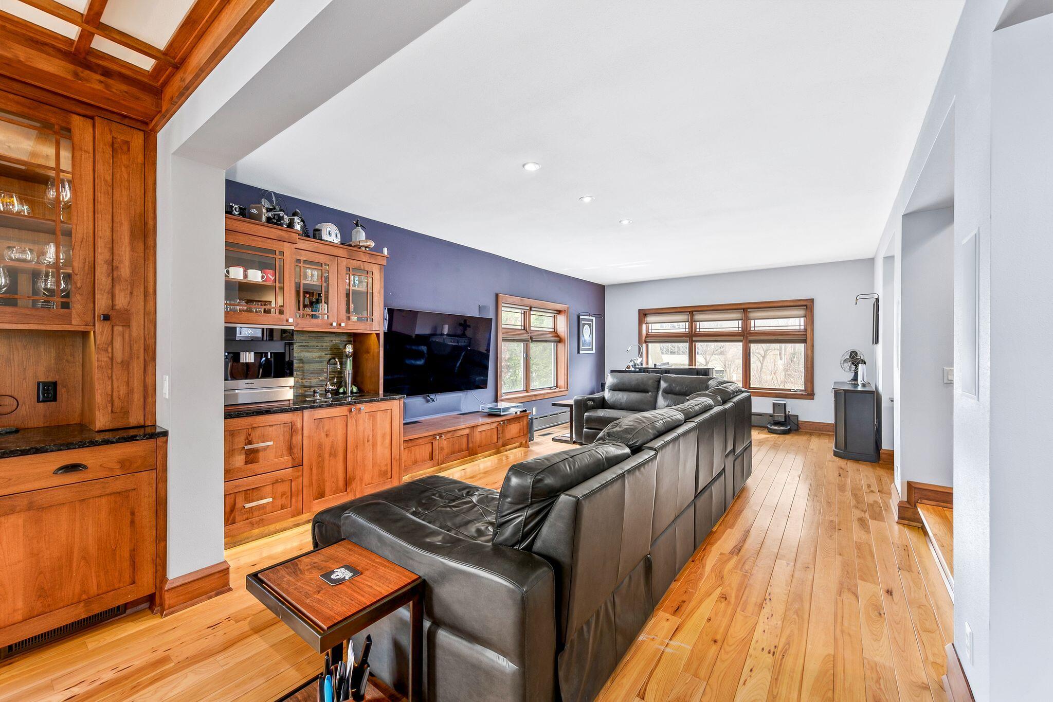 802 East Silver Spring Drive Whitefish Bay, WI 53217 - Photo 12 of 99 LIVING ROOM