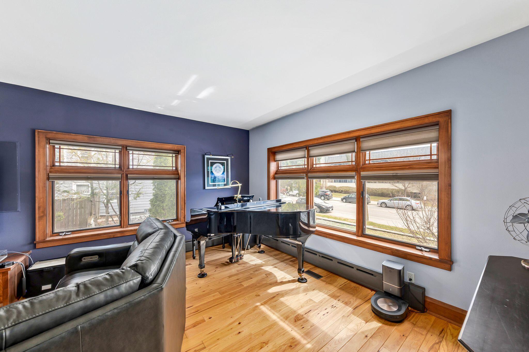 802 East Silver Spring Drive Whitefish Bay, WI 53217 - Photo 14 of 99 LIVING ROOM