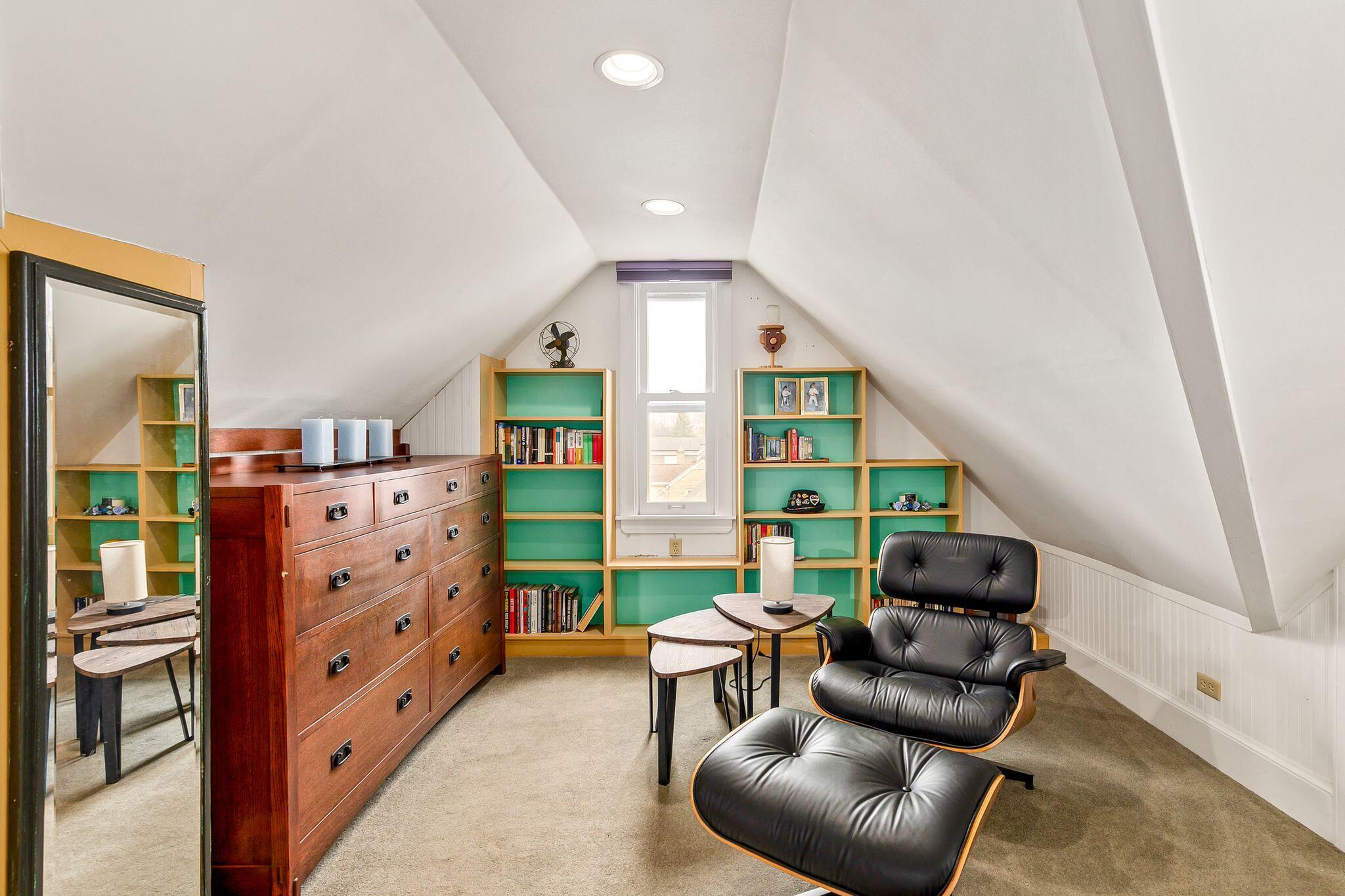 802 East Silver Spring Drive Whitefish Bay, WI 53217 - Photo 59 of 99 SITTING AREA IN THE PRIMARY SUITE
