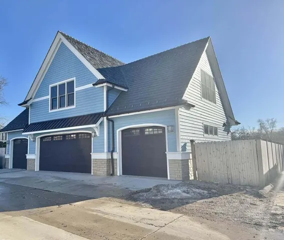 $2,499,999 | 802 East Silver Spring Drive, Whitefish Bay, WI 53217