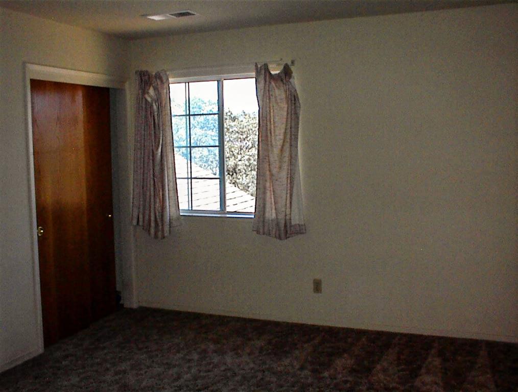 32860 George Smith Road Squaw Valley, CA 93675 - Photo 21 of 35 an empty room with a window