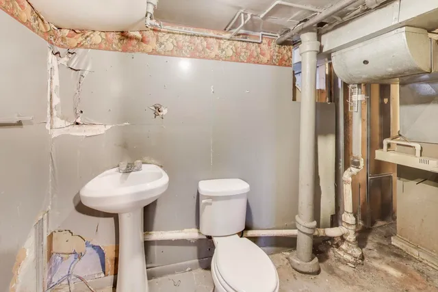 $89,900 | 9027 South Drexel Avenue, Chicago, IL 60619