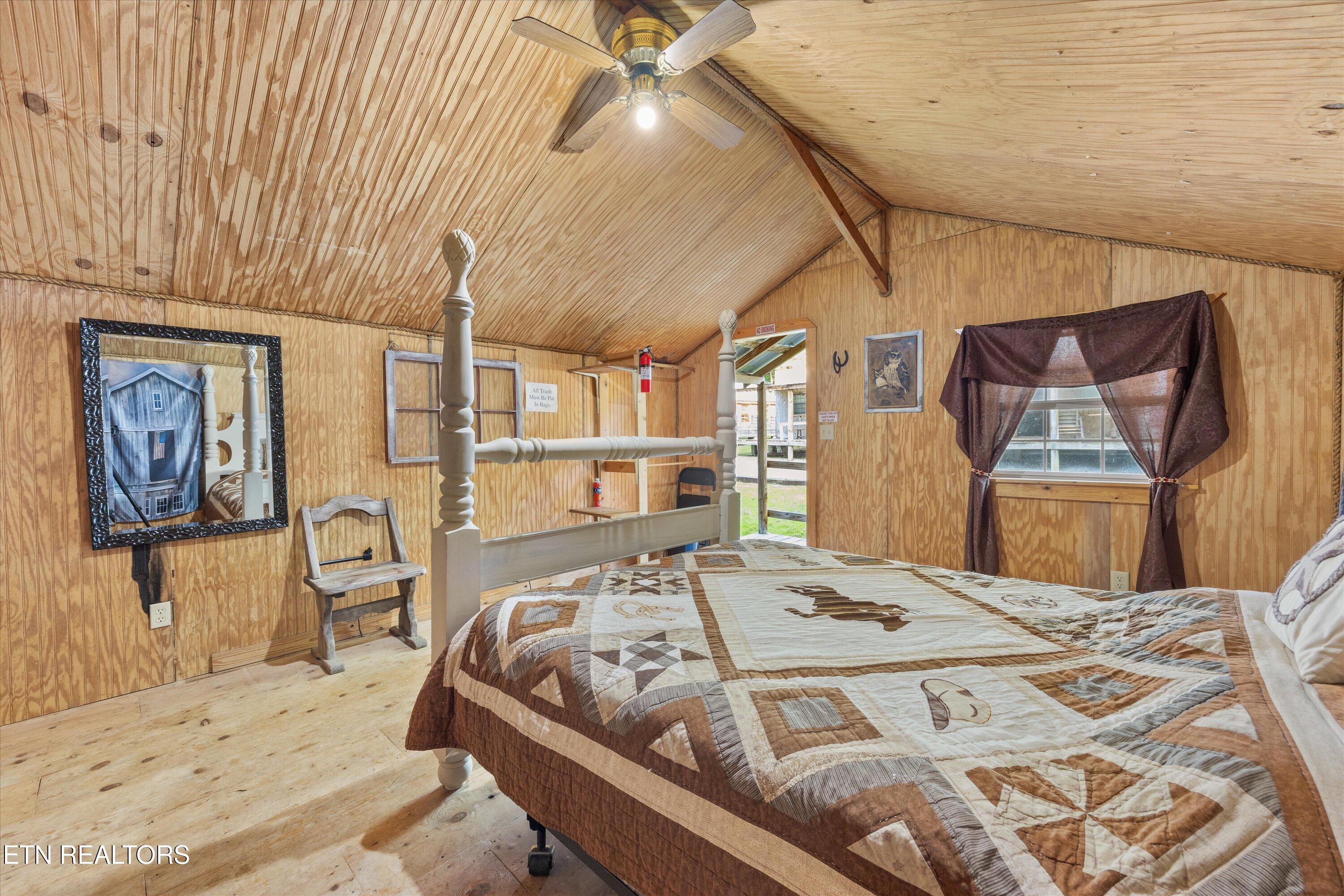 517 Adkins Trail Winfield, TN 37892 - Photo 17 of 53 queen bed cabin