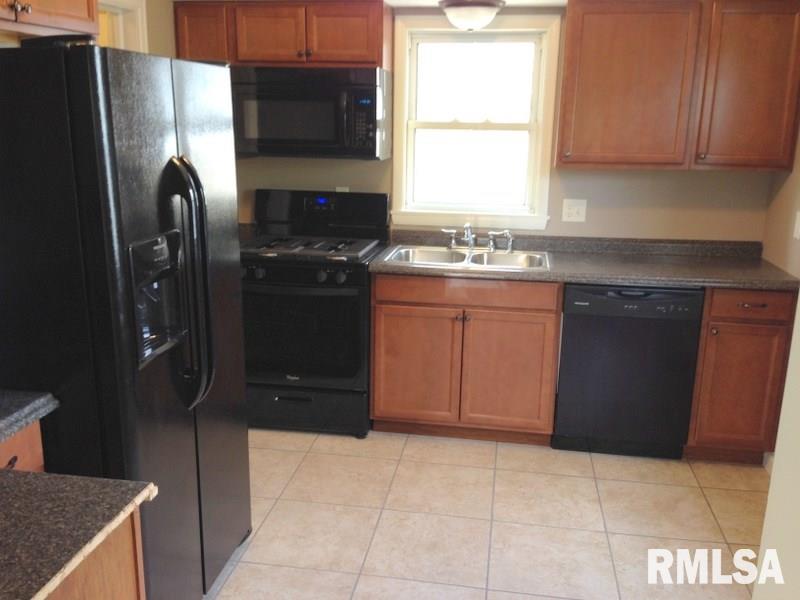 605 Spring Street Washington, IL 61571 - Photo 2 of 10 Gallery Image 2