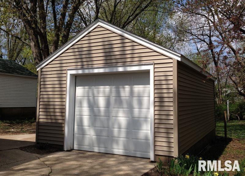 605 Spring Street Washington, IL 61571 - Photo 8 of 10 Gallery Image 8