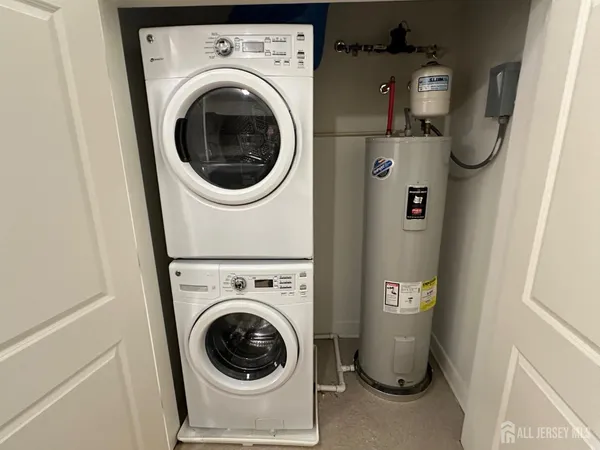 $1,895 | 88 Roosevelt Avenue, Unit 212, Carteret, NJ 07008
