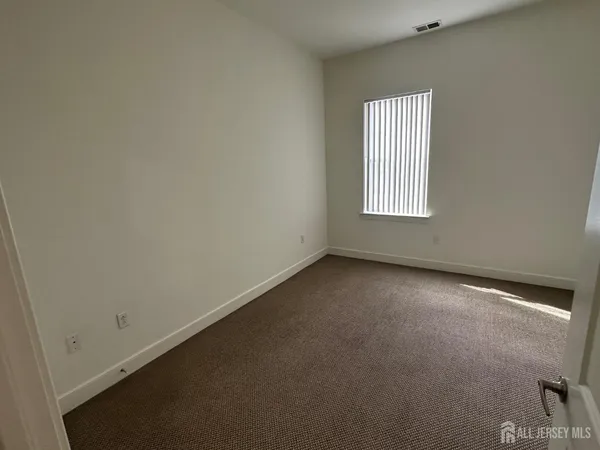 $1,895 | 88 Roosevelt Avenue, Unit 212, Carteret, NJ 07008