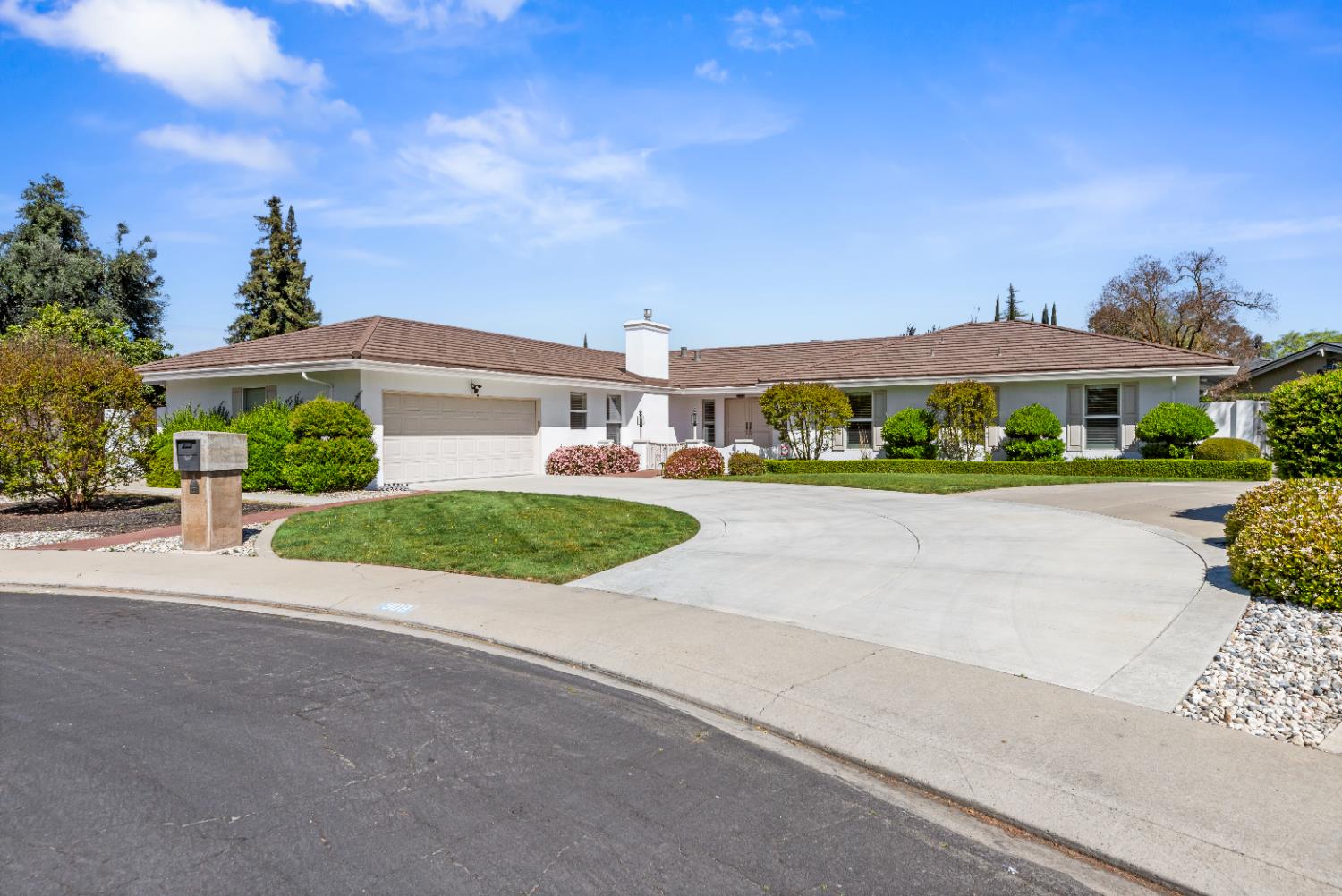 908 Newcastle Court Modesto, CA 95355 - Photo 1 of 25 a view of street with houses