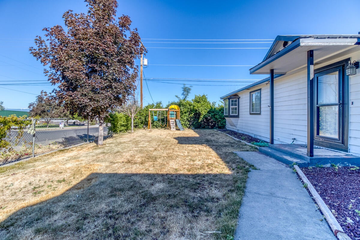 231 Southwest 6th Street Metolius, OR 97741 - Photo 4 of 27 3