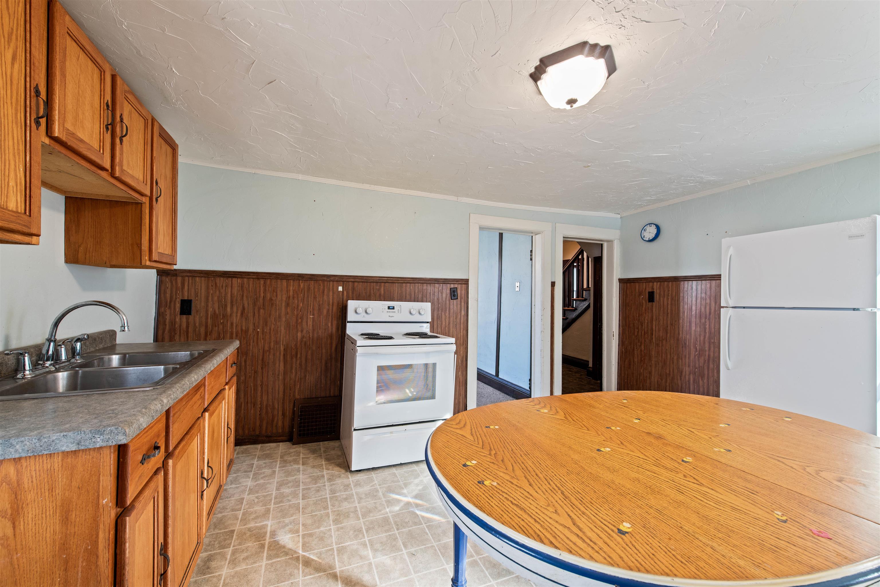 829 Pierce Avenue Marinette, WI 54143 - Photo 12 of 34