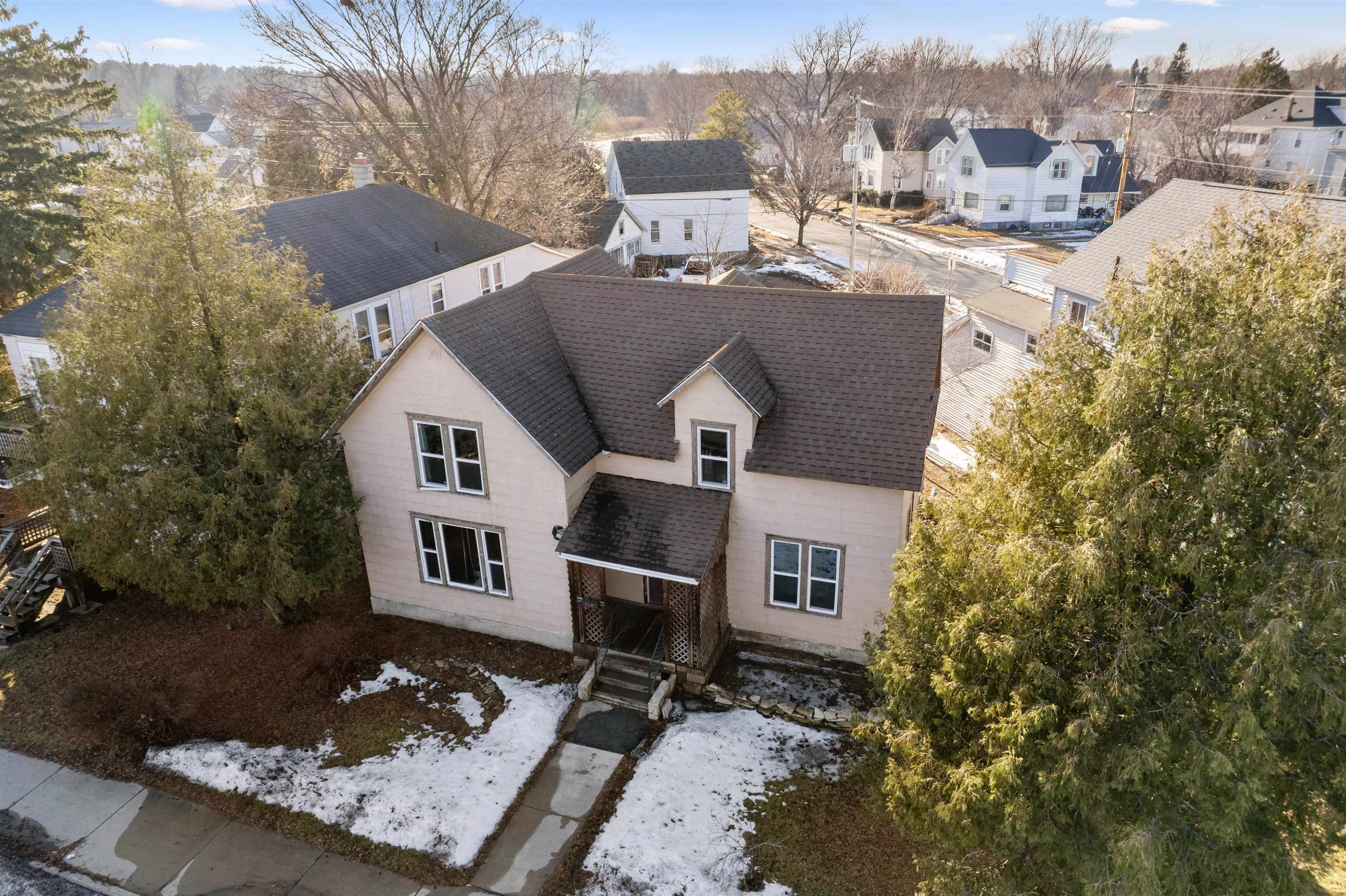 829 Pierce Avenue Marinette, WI 54143 - Photo 27 of 34