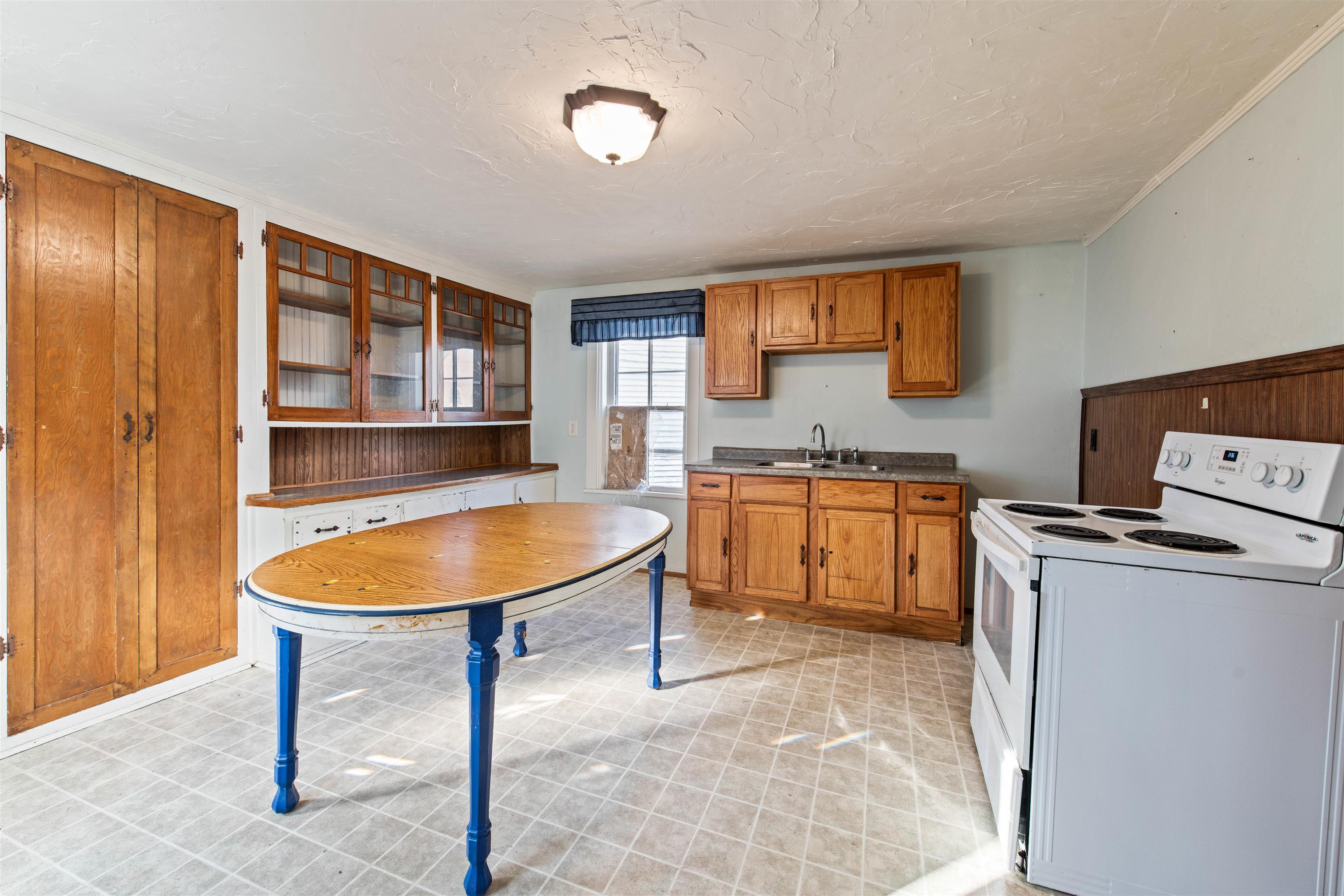 829 Pierce Avenue Marinette, WI 54143 - Photo 10 of 34