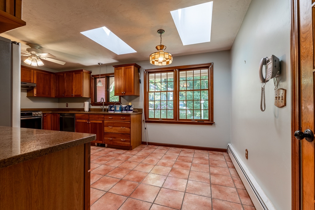 322 Spring Street Shrewsbury, MA 01545 - Photo 4 of 26