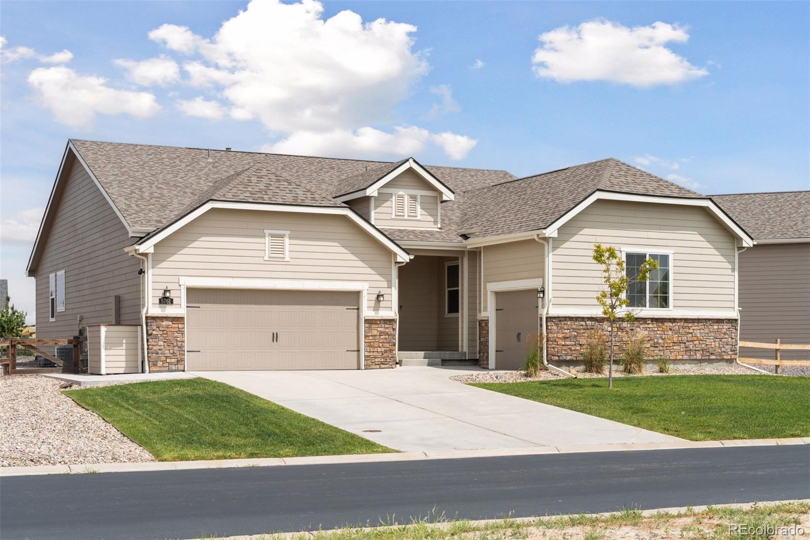 5761 Desert Inn Loop Elizabeth, CO 80107 - Photo 2 of 49 Gallery Image 2