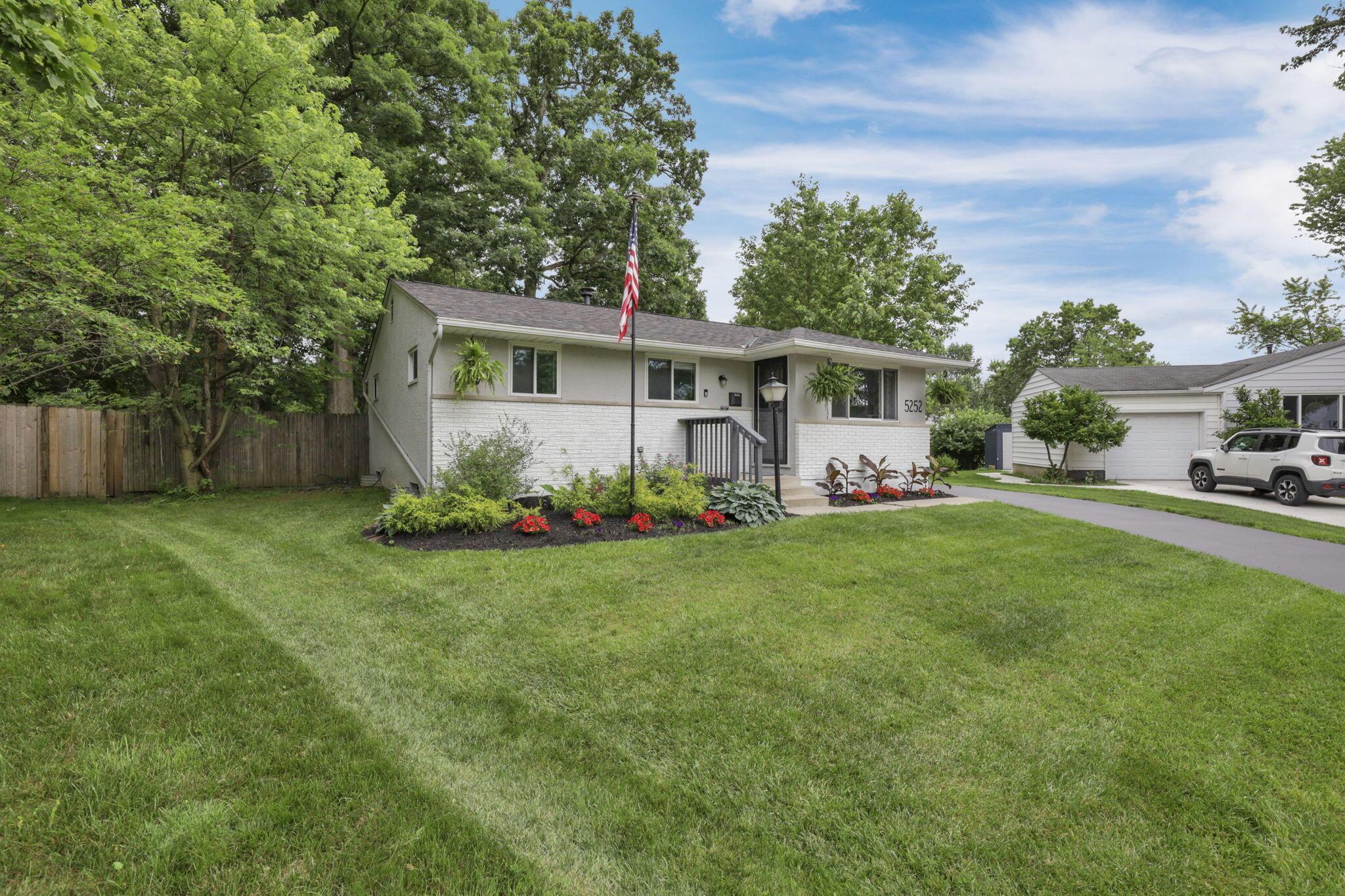 5252 Roche Place Columbus, OH 43229 - Photo 3 of 46 3-web-or-mls-IMG_1440
