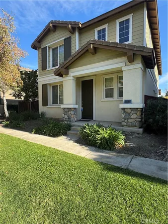 a view of a yard in front of a house