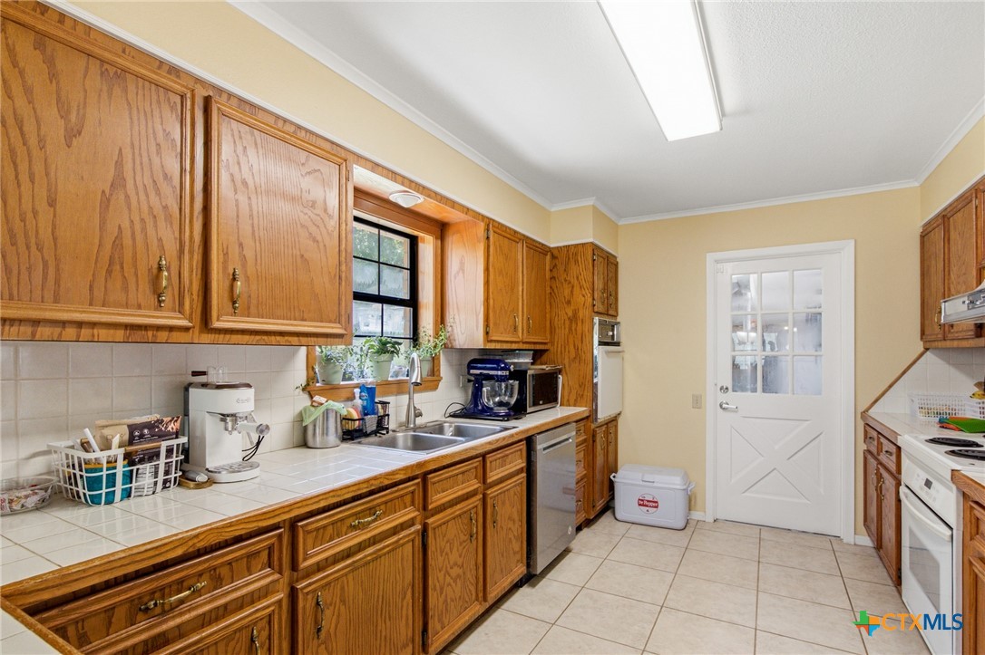 234 Maguey Road Victoria, TX 77905 - Photo 14 of 48