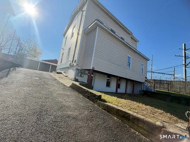 $2,150 | 26 Clarence Street, Unit 1, Bridgeport, CT 06608