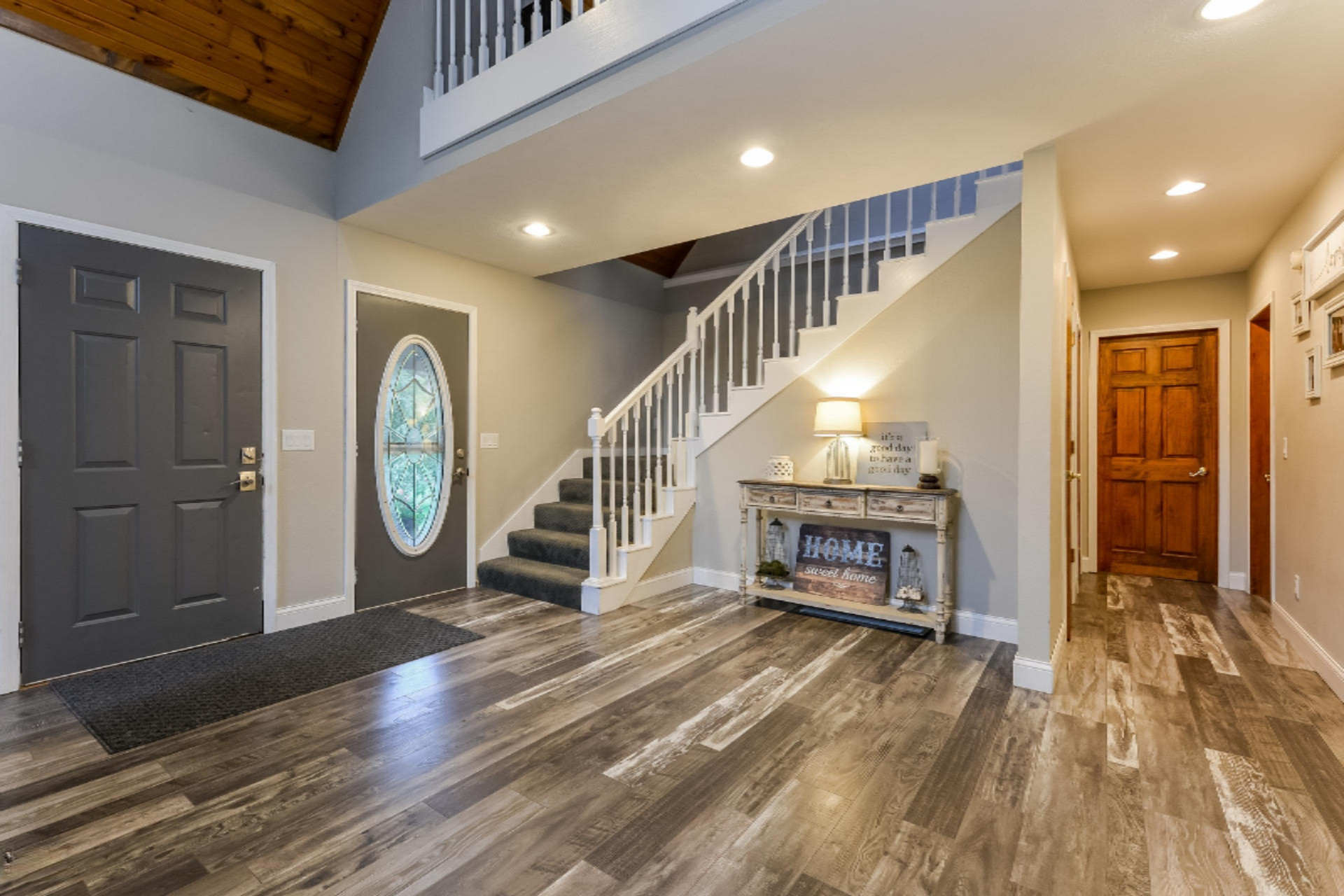 6375 Hall Road Muskegon, MI 49442 - Photo 8 of 49 003-photo-foyer-6343017 - Copy