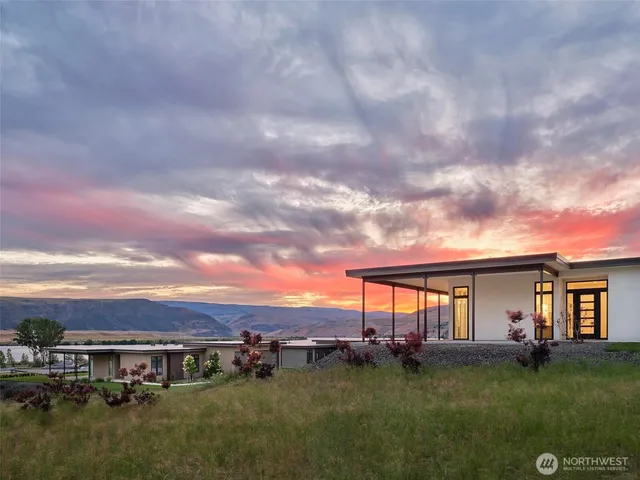 $1,749,000 | 9016 Tendril Lane Northwest, Quincy, WA 98848