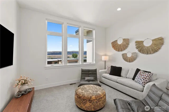 $1,749,000 | 9016 Tendril Lane Northwest, Quincy, WA 98848