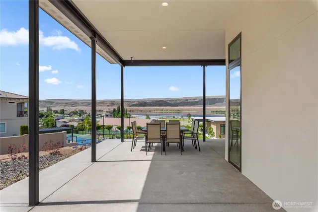 $1,749,000 | 9016 Tendril Lane Northwest, Quincy, WA 98848