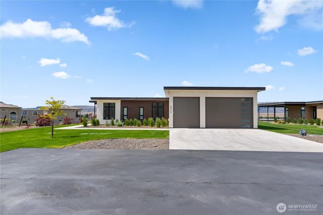 $1,749,000 | 9016 Tendril Lane Northwest, Quincy, WA 98848