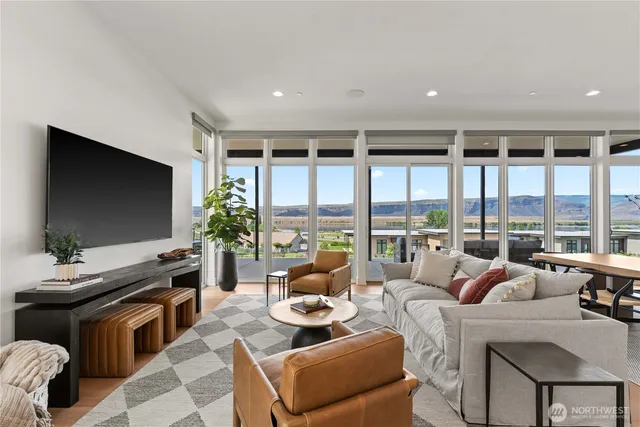 $1,749,000 | 9016 Tendril Lane Northwest, Quincy, WA 98848