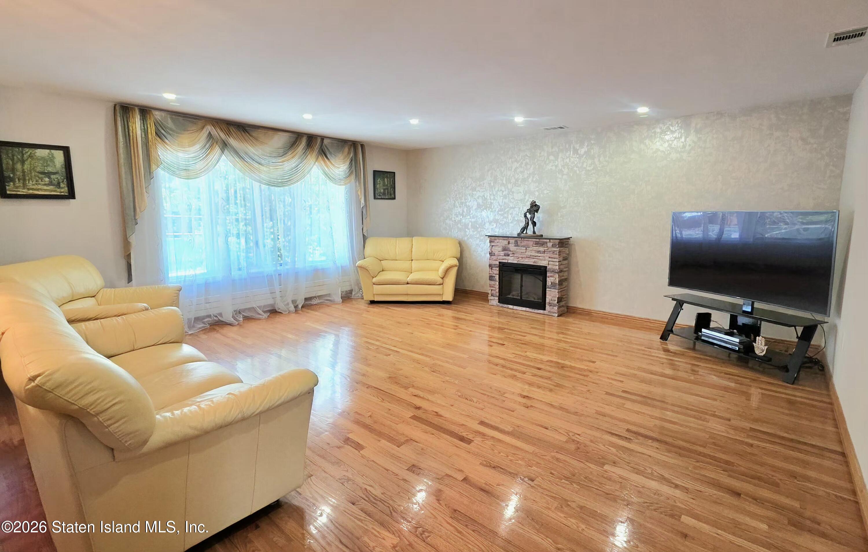 80 Normalee Road Staten Island, NY 10305 - Photo 19 of 79 20260608_113537