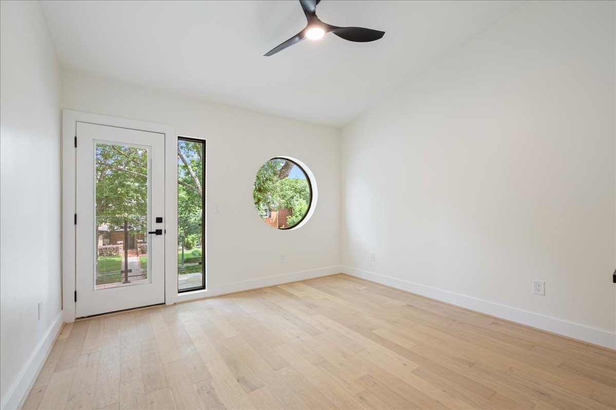 2135 Quenby Street Houston, TX 77005 - Photo 21 of 48 an empty room with window
