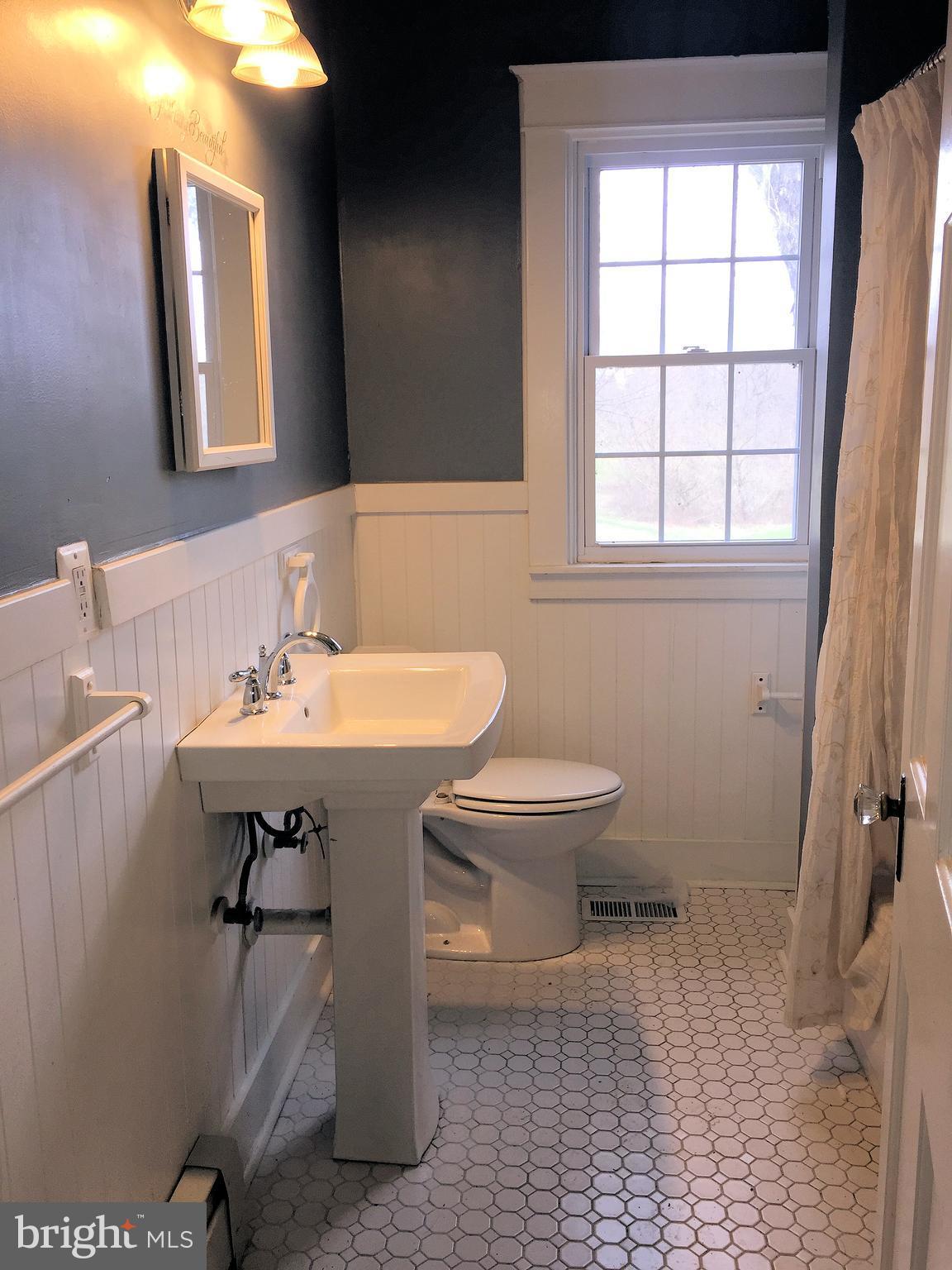5311 Solomons Island Road Lothian, MD 20711 - Photo 8 of 36 Bath 1
