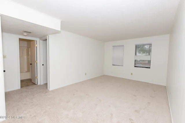 $850 | 104 Ravenwood Drive, Unit B, Jacksonville, NC 28546