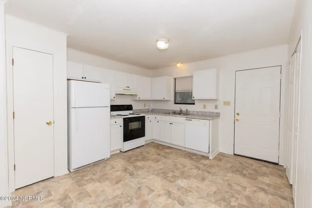 $850 | 104 Ravenwood Drive, Unit B, Jacksonville, NC 28546