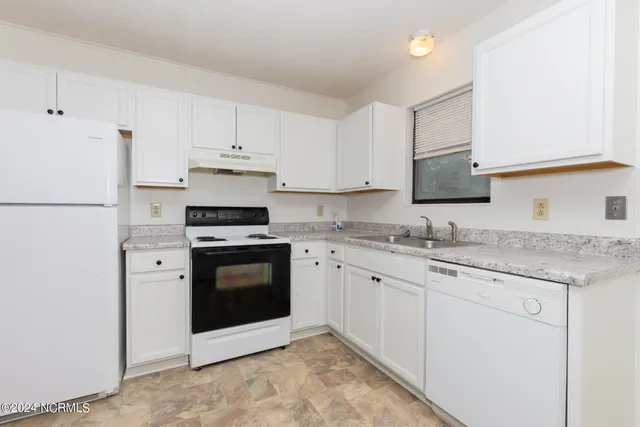 $850 | 104 Ravenwood Drive, Unit B, Jacksonville, NC 28546