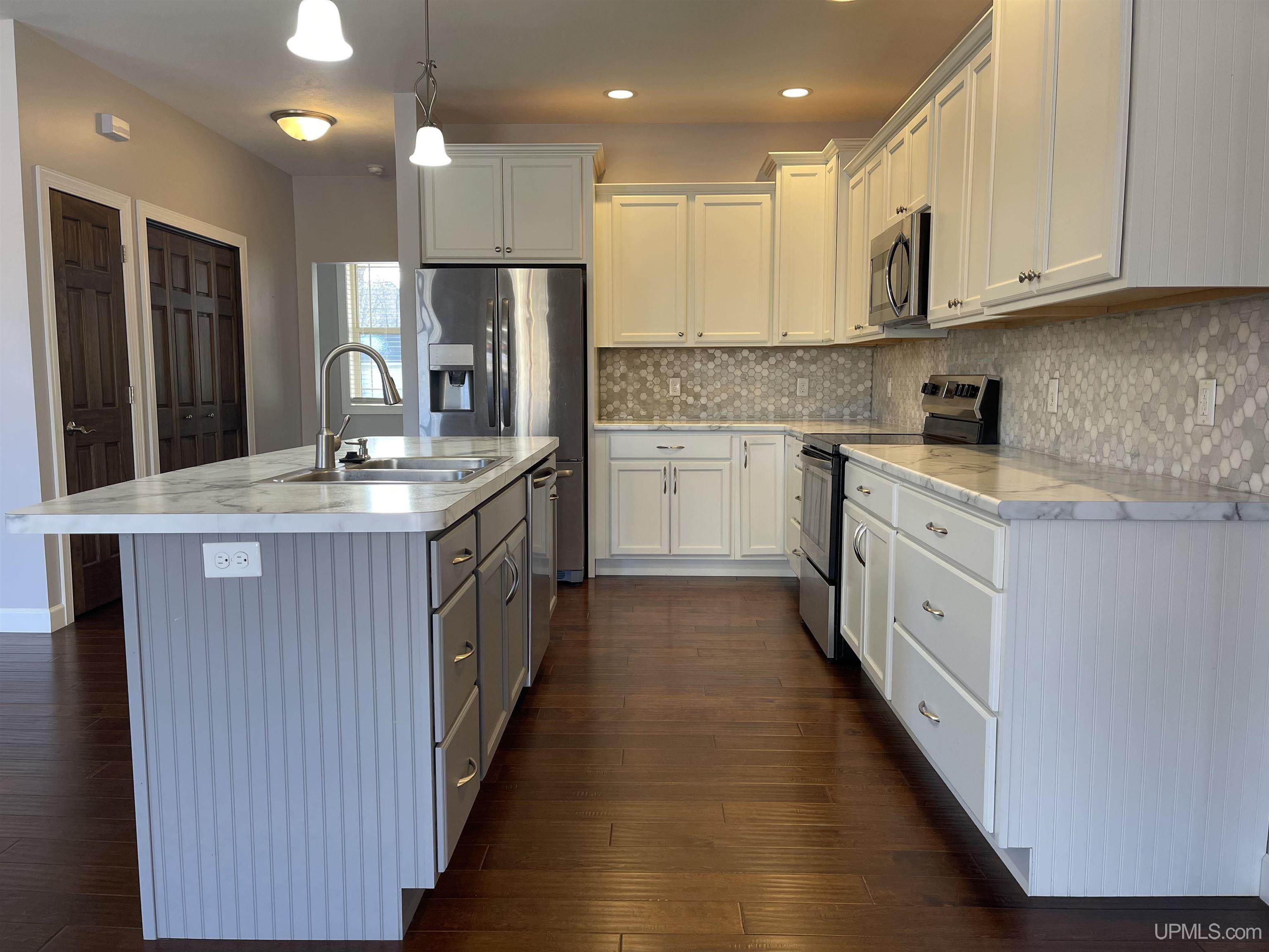 7645 Tipperary Road Gladstone, MI 49837 - Photo 2 of 12 Gallery Image 2