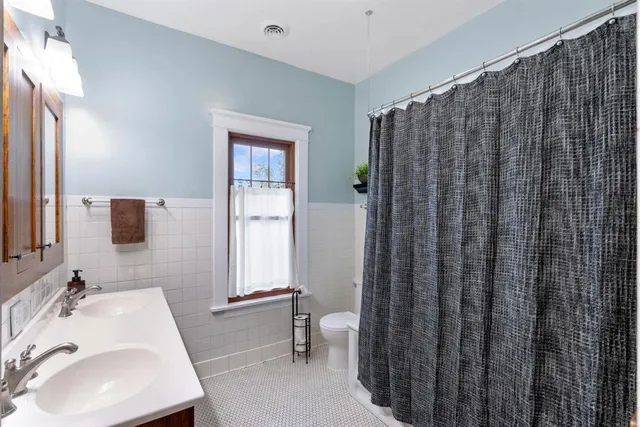 $685,000 | 323 South Central Avenue, Richland Center, WI 53581