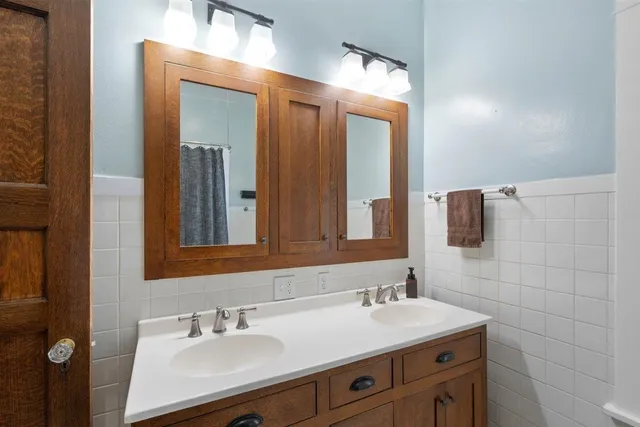 $685,000 | 323 South Central Avenue, Richland Center, WI 53581