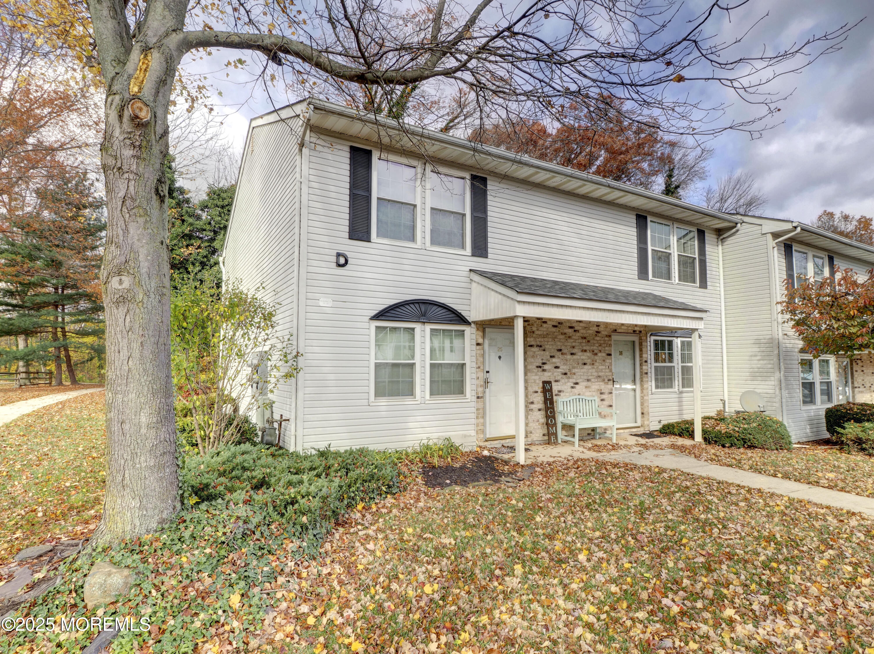 82 Cliffwood Avenue West, Unit 25D Cliffwood, NJ 07721 - Photo 4 of 27 a front view of a house with a yard