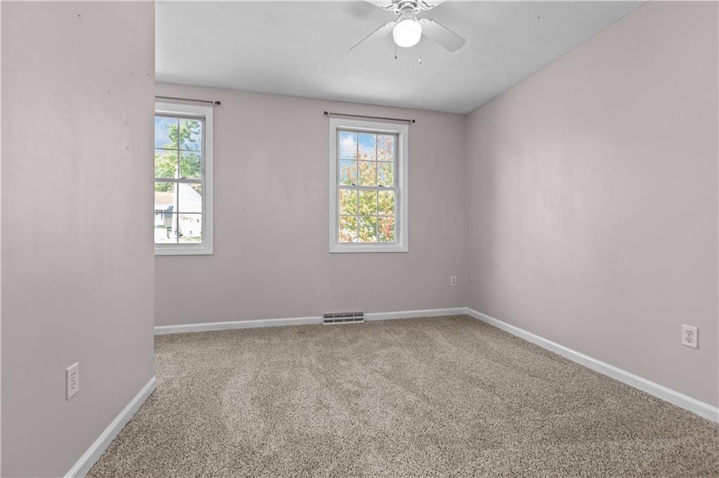 1552 Cathell Road Pittsburgh, PA 15236 - Photo 23 of 34 an empty room with windows