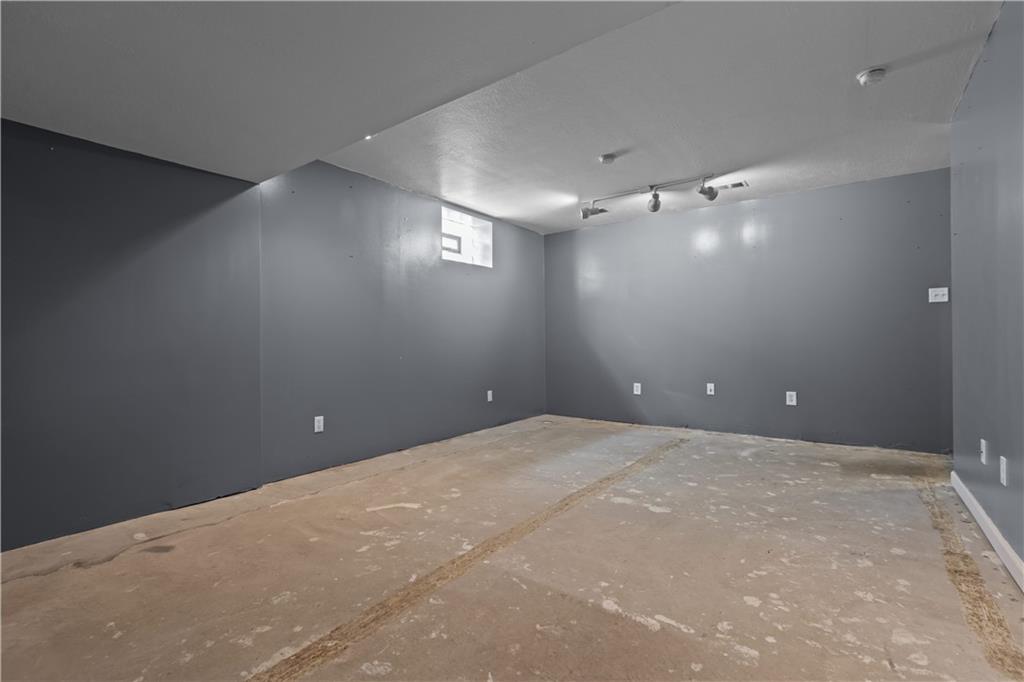 1552 Cathell Road Pittsburgh, PA 15236 - Photo 31 of 34 a view of an empty room