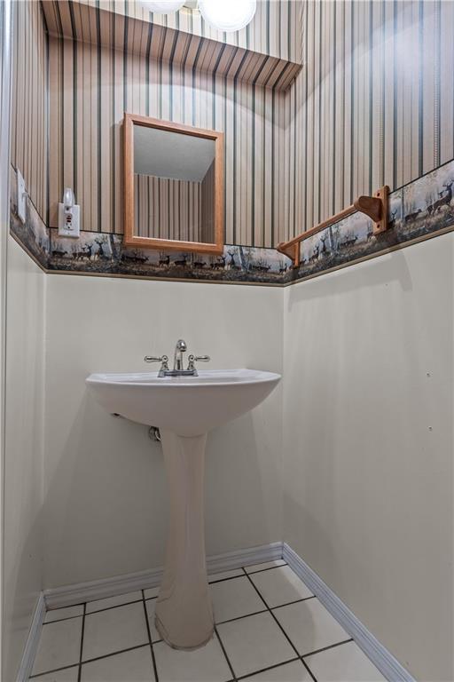 1552 Cathell Road Pittsburgh, PA 15236 - Photo 33 of 34 a bathroom with a sink and a mirror