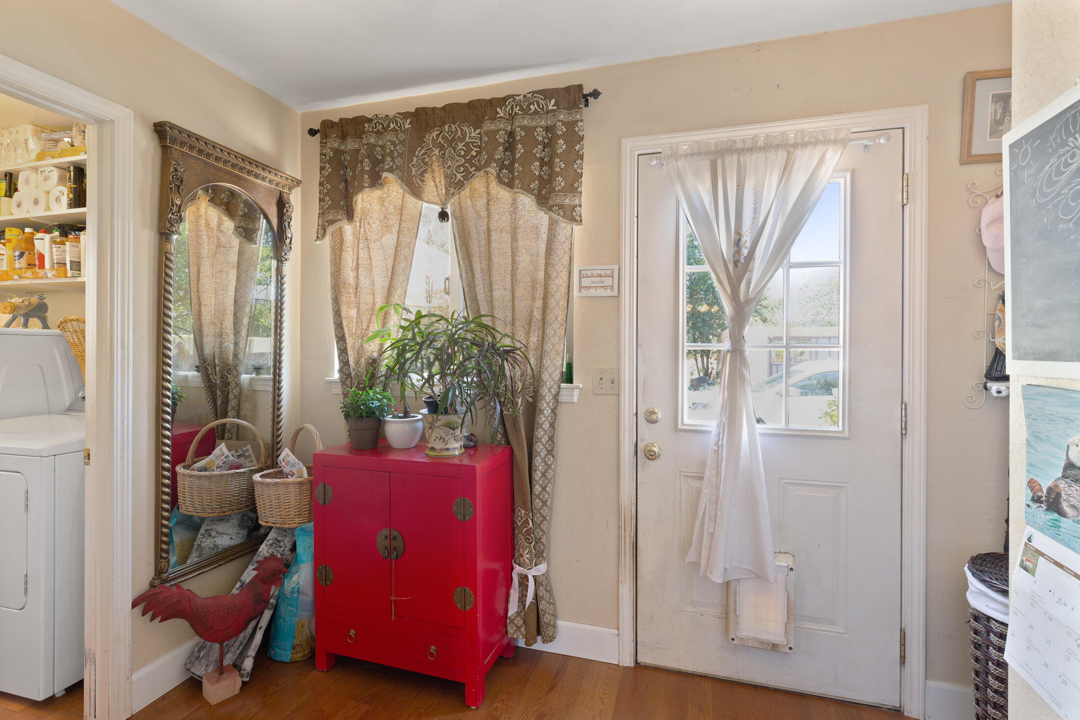 800 Deer Creek Road Selma, OR 97538 - Photo 21 of 42 Side Door Entrance to Mud Room
