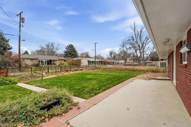 a view of a garden with houses