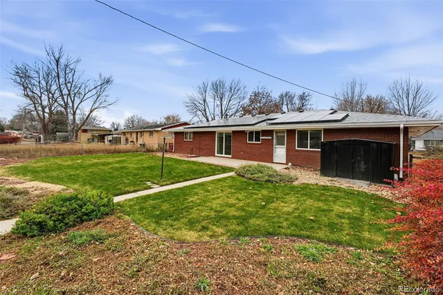 a view of a house with a backyard