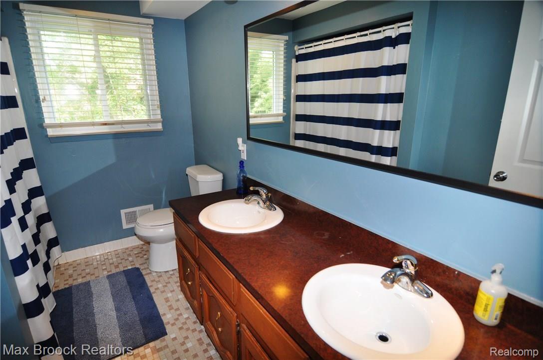 68 Foxboro Drive Rochester, MI 48309 - Photo 23 of 35 DSC_0186.JPG
