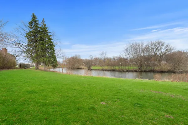 $135,000 | 5011 South Valley Lane, Unit 204, Streamwood, IL 60107